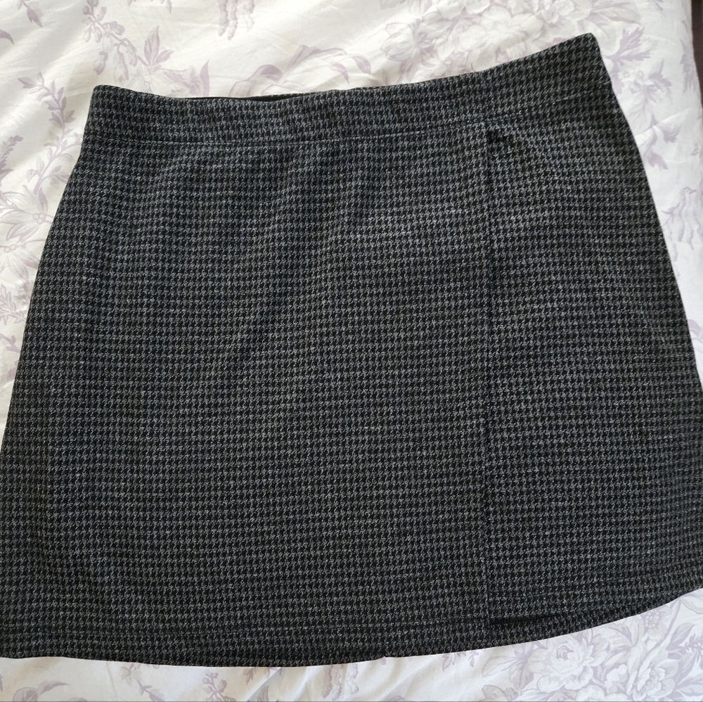 Max Studio Faux Wrap Skirt Black/Charcoal Marled Houndstooth Large